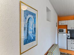 Cottage With Swimming Pool and Activities