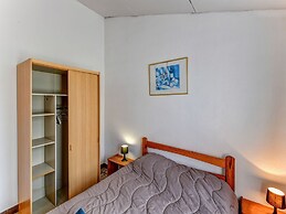 Cottage With Swimming Pool and Activities
