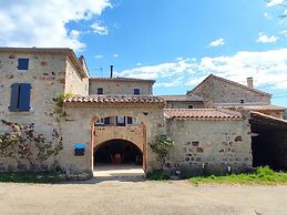 Renovated Farmhouse Escape