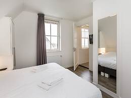 Villa With two Saunas in Delfstrahuizen