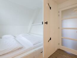 Villa With two Saunas in Delfstrahuizen