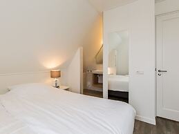 Villa With two Saunas in Delfstrahuizen