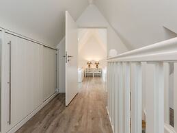 Villa With two Saunas in Delfstrahuizen