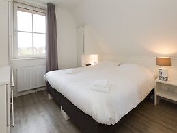 Villa With two Saunas in Delfstrahuizen