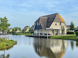 Villa With two Saunas in Delfstrahuizen