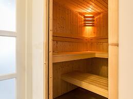 Villa With two Saunas in Delfstrahuizen
