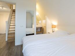 Villa With two Saunas in Delfstrahuizen