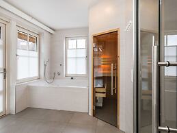 Villa With two Saunas in Delfstrahuizen