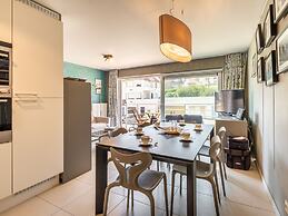 Zeewandeling Apartment Near the Beach