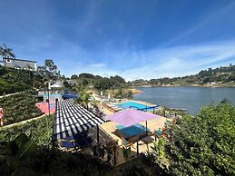 Viajero Guatapé Hostel & Lake Club