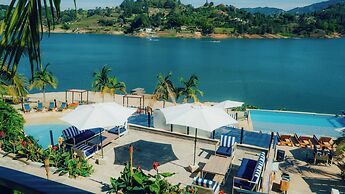 Viajero Guatapé Hostel & Lake Club