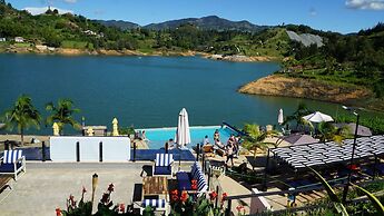 Viajero Guatapé Hostel & Lake Club