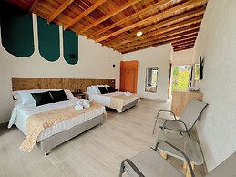 Viajero Guatapé Hostel & Lake Club