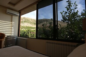 Hotel and Restaurant Shallalat Anjar