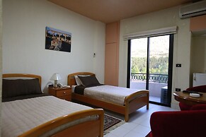 Hotel and Restaurant Shallalat Anjar