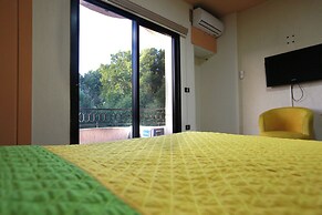 Hotel and Restaurant Shallalat Anjar