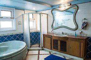 VILLA 33 Bed & Breakfast