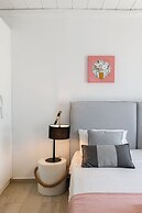 Waterfront Villa Angelika Pink Pelikan