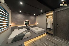 Simmi Signature Hotel & Apartment