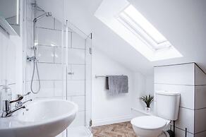 Yellow Cottage - 2 Bedroom Cottage - Dale