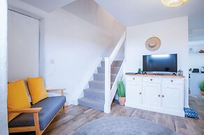 Yellow Cottage - 2 Bedroom Cottage - Dale