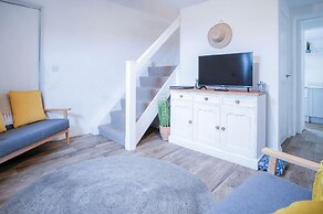 Yellow Cottage - 2 Bedroom Cottage - Dale