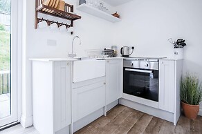 Yellow Cottage - 2 Bedroom Cottage - Dale