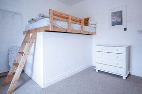 Yellow Cottage - 2 Bedroom Cottage - Dale