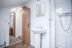 Yellow Cottage - 2 Bedroom Cottage - Dale