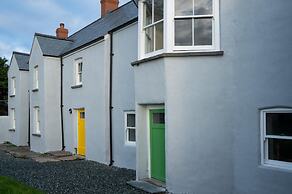 Yellow Cottage - 2 Bedroom Cottage - Dale
