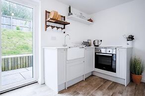 Yellow Cottage - 2 Bedroom Cottage - Dale