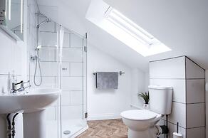 Yellow Cottage - 2 Bedroom Cottage - Dale