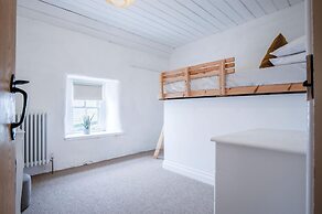 Yellow Cottage - 2 Bedroom Cottage - Dale