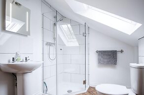 Yellow Cottage - 2 Bedroom Cottage - Dale