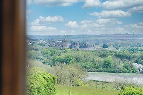 Highfield - 5 Bedroom Holiday Home - Pembroke Dock