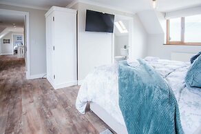 Highfield - 5 Bedroom Holiday Home - Pembroke Dock