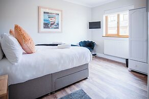 Highfield - 5 Bedroom Holiday Home - Pembroke Dock