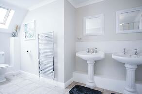 Highfield - 5 Bedroom Holiday Home - Pembroke Dock