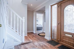 Highfield - 5 Bedroom Holiday Home - Pembroke Dock