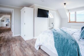 Highfield - 5 Bedroom Holiday Home - Pembroke Dock