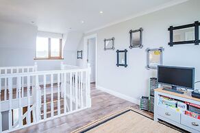 Highfield - 5 Bedroom Holiday Home - Pembroke Dock