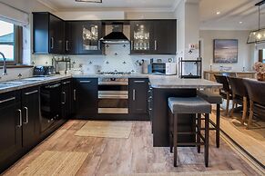 Highfield - 5 Bedroom Holiday Home - Pembroke Dock