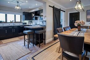 Highfield - 5 Bedroom Holiday Home - Pembroke Dock