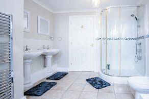 Highfield - 5 Bedroom Holiday Home - Pembroke Dock