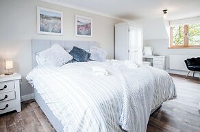 Highfield - 5 Bedroom Holiday Home - Pembroke Dock