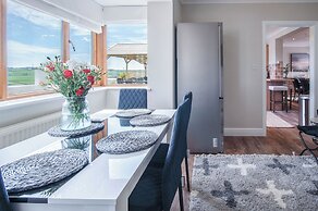 Highfield - 5 Bedroom Holiday Home - Pembroke Dock