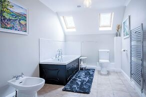 Highfield - 5 Bedroom Holiday Home - Pembroke Dock