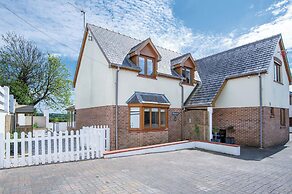 Highfield - 5 Bedroom Holiday Home - Pembroke Dock