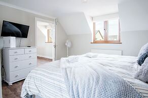 Highfield - 5 Bedroom Holiday Home - Pembroke Dock