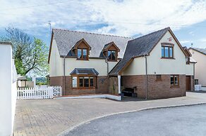 Highfield - 5 Bedroom Holiday Home - Pembroke Dock